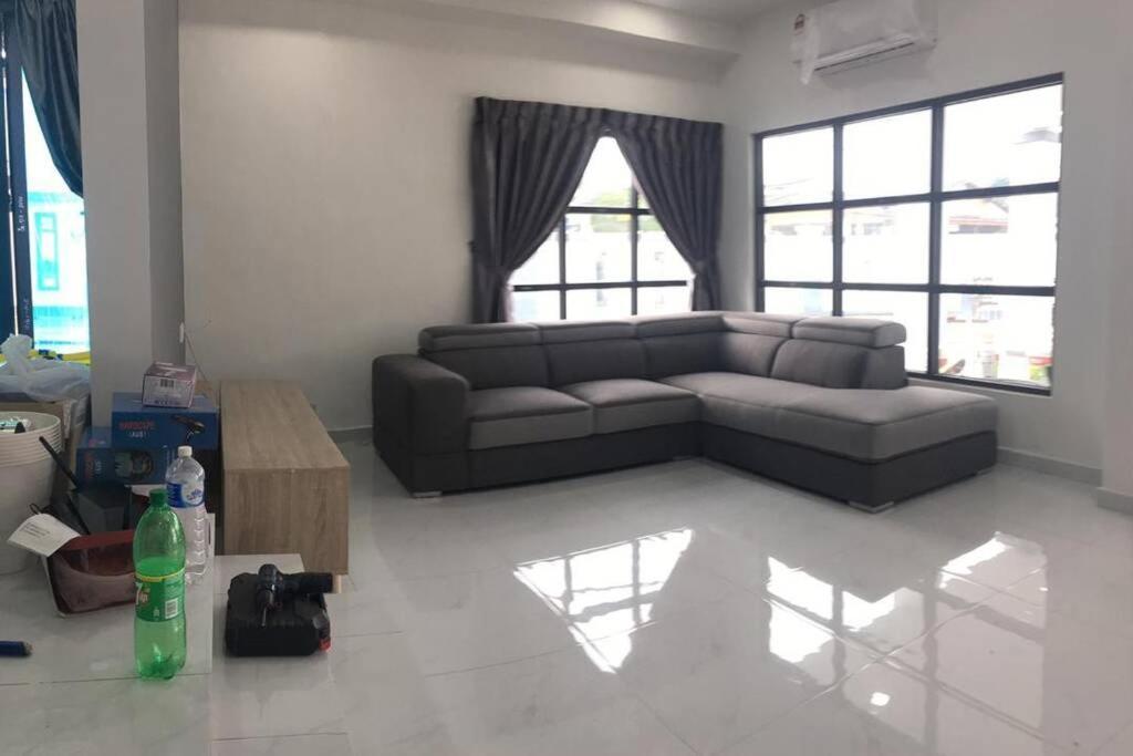 新山22Pax :Taman Pelangi Party House Nearby Midvelly别墅 外观 照片
