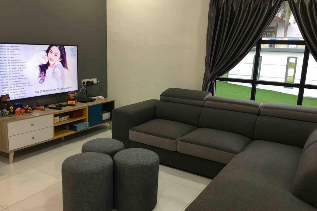 新山22Pax :Taman Pelangi Party House Nearby Midvelly别墅 外观 照片
